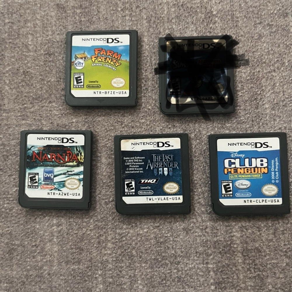 4 ds game bundle (sims sold)